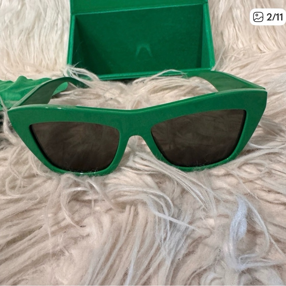 Bottega Veneta Vibrant Green Sunglasses 55mm worn once - Picture 5 of 14